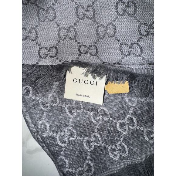 Gucci Gray Monogram Scarf - Excellent Condition - Picture 4 of 5